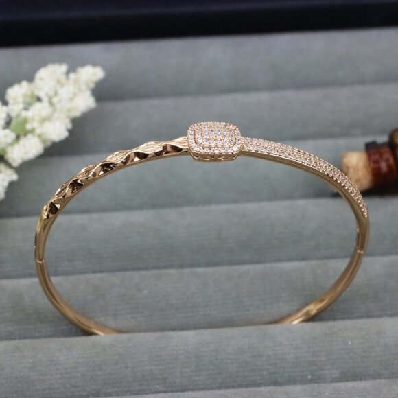 Elegant Rose Gold Bangle with Pave Setting and Textured Detail, XPBL0595 - Picture 12 of 12